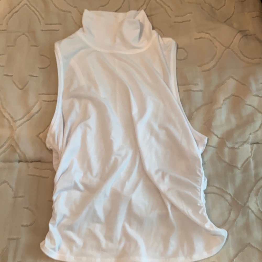 Lululemon women’s tank, cinched on the sides